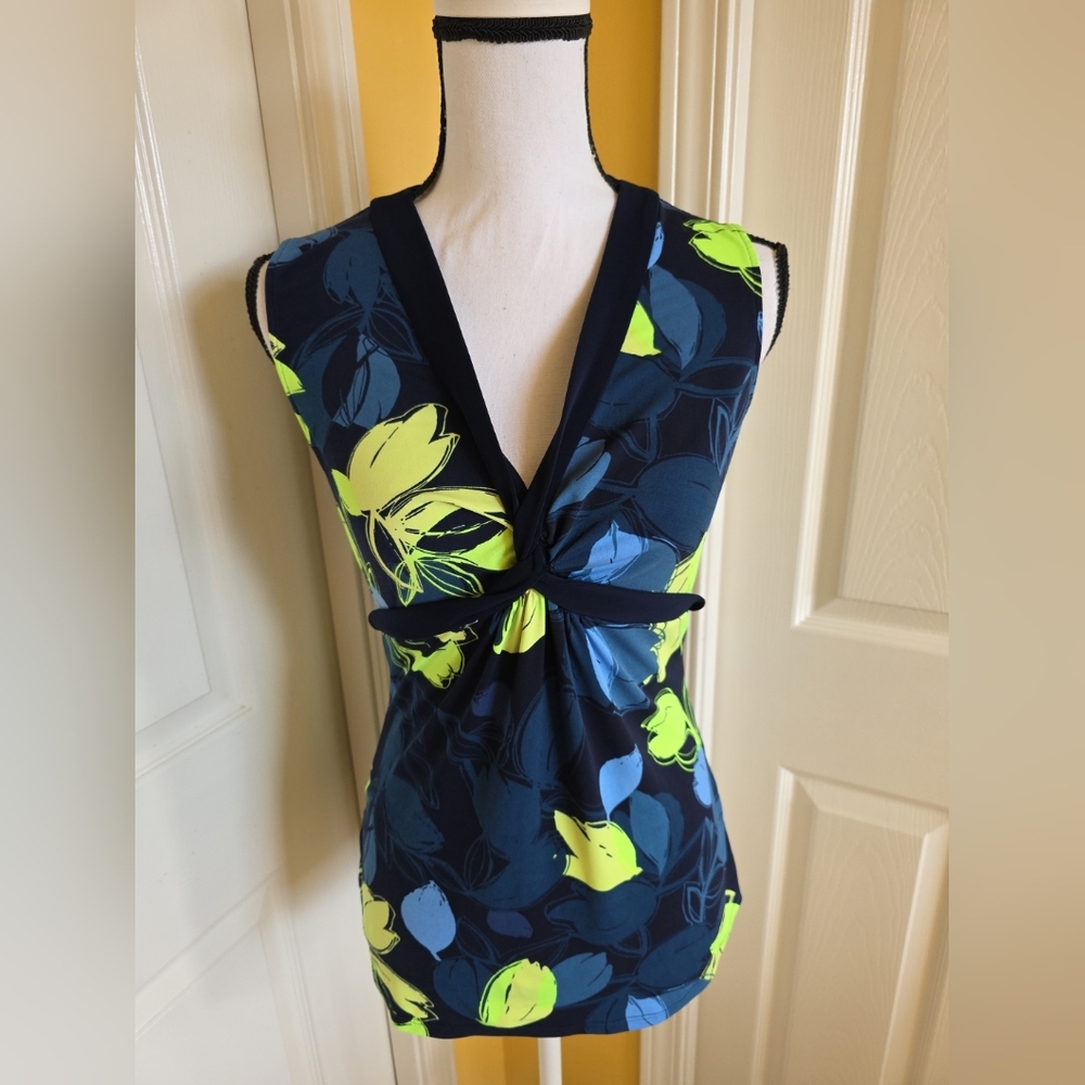 TAHARI FLORAL V BECK BLOUSE, SIZE XS